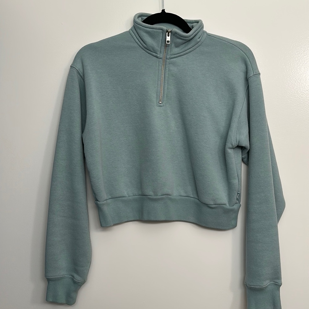 Aritzia TNA cropped quarter zip
